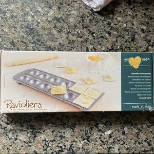 Ravioli maker